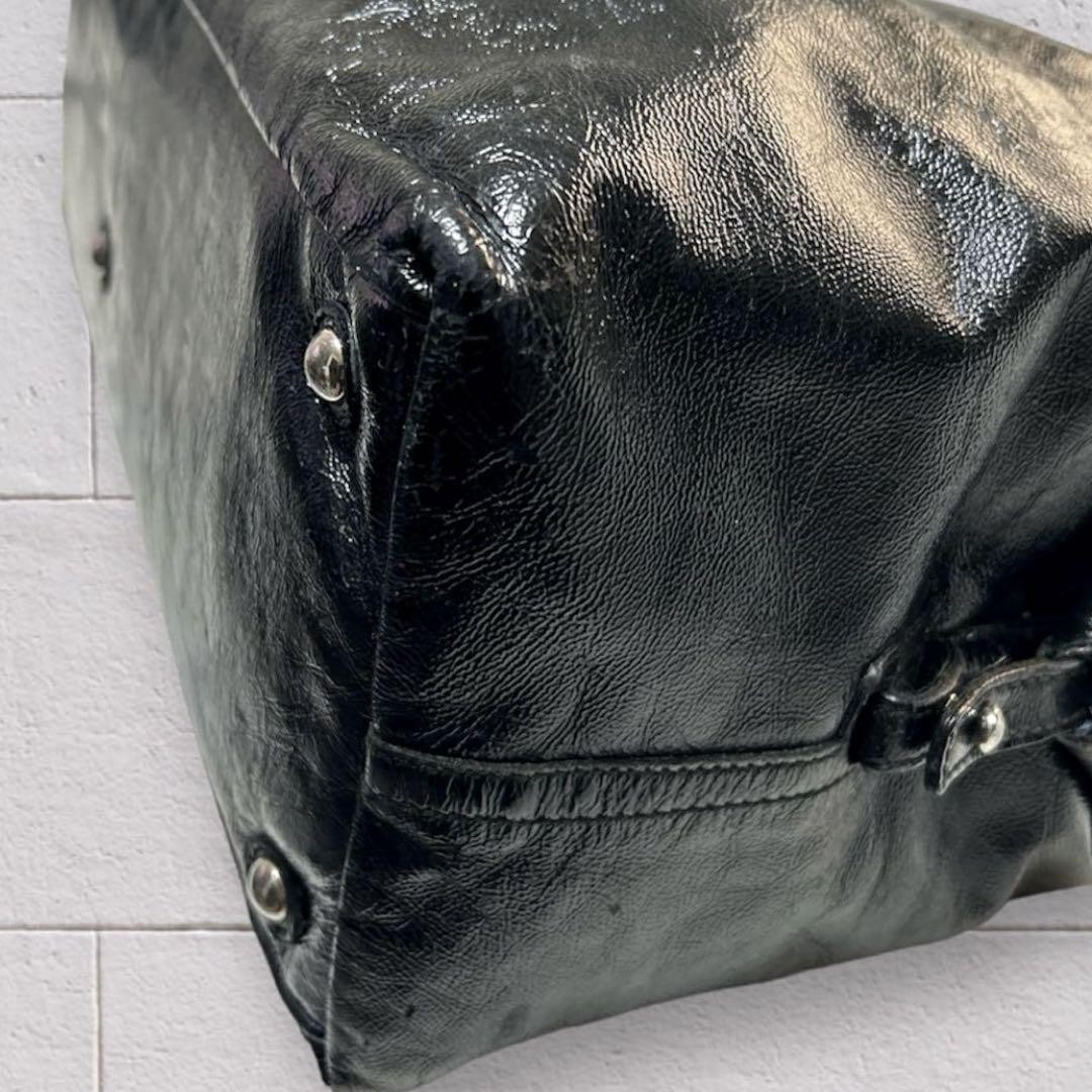 Borsa a tracolla Yves Saint Laurent in pelle verniciata nera taglia grande dal Giappone