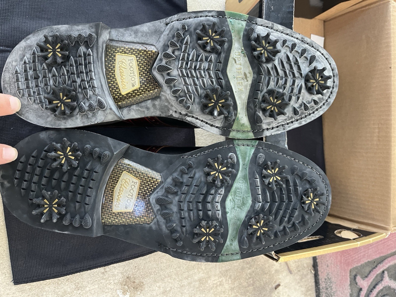 NEW FootJoy Classics Tour Black Leather / Burgundy saddle golf shoes Men's 10.5D