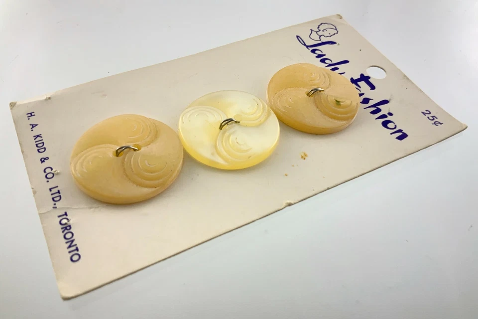 New Old Stock Set Of 3 Vintage MOP Mother-Of-Pearl Buttons .75in Mixed 346D - Image 2 of 4