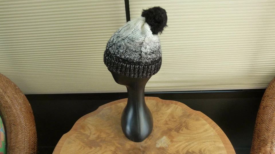 Accesorio Mujer Negro/Blanco Sombrero Pom Pom Gorro Talla Única Foto 2 de 4