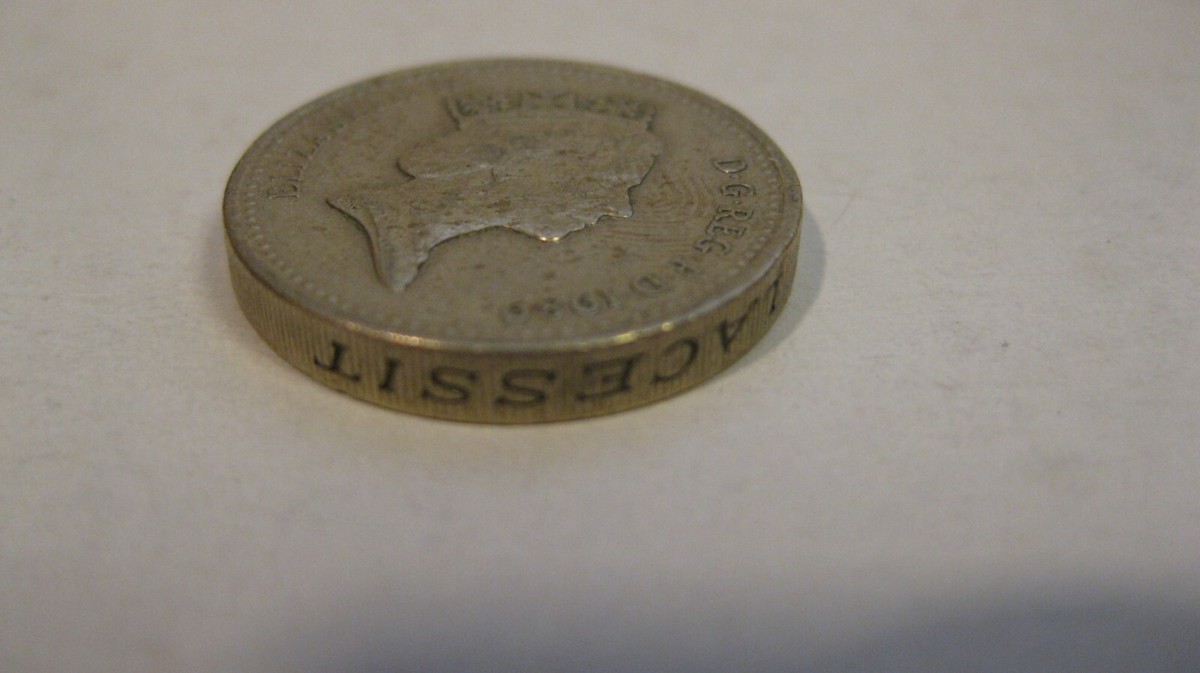 1989 QUEEN ELIZABETH II ONE POUND COIN RARE Error Upside
