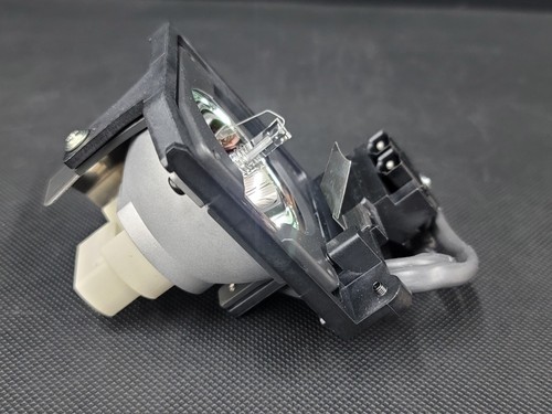 V7 Projector Replacement Lamp for select 3M & Smartboard Projectors (VPL1783-1E) - Picture 11 of 17