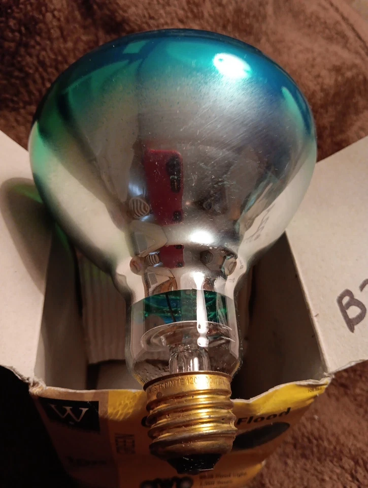 Westpointe 100W Green BR38 Outdoor Flood Standard Base - Image 3 of 4