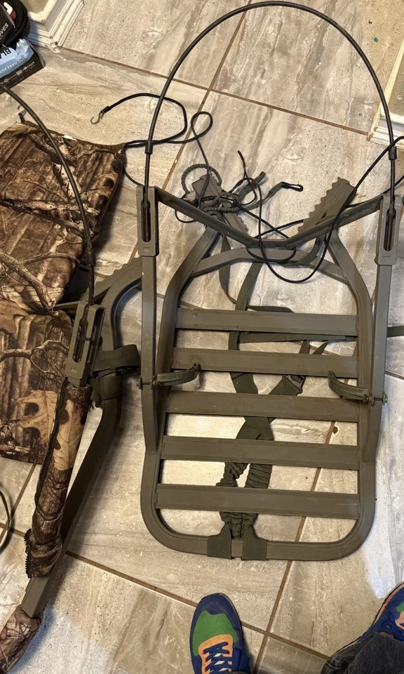 Mossy Oak Climbing Tree Stand Seat/ Hunting. Free Shipping - Image 2 of 4