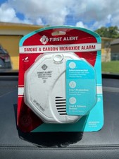 First Alert Combination Smoke and Carbon Monoxide Alarm Detector SC0500 1039839