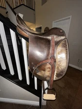 Dressage Saddle English Saddle 17 Inch Wide Slightly used.for All horses+stirrup