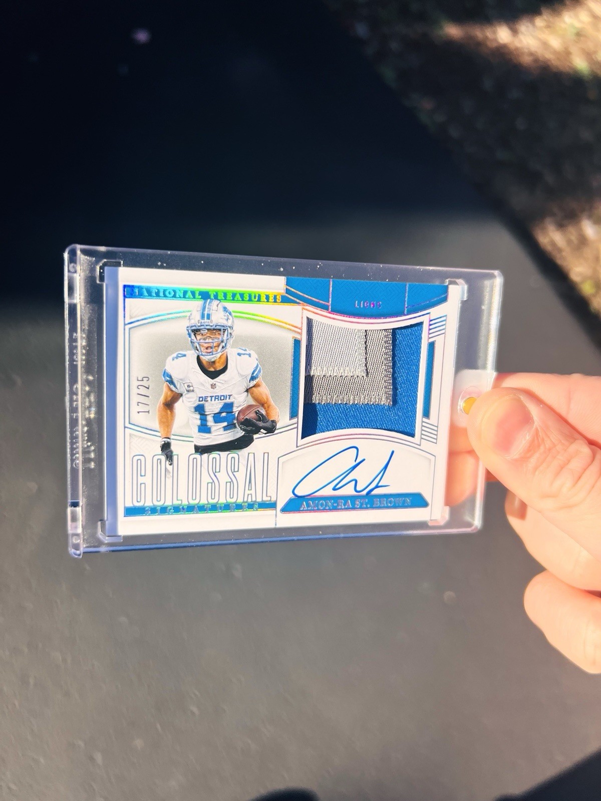 2024 Panini National Treasures Amon-Ra St. Brown Patch ONCARD Auto /25 PLAYRWORN view 3