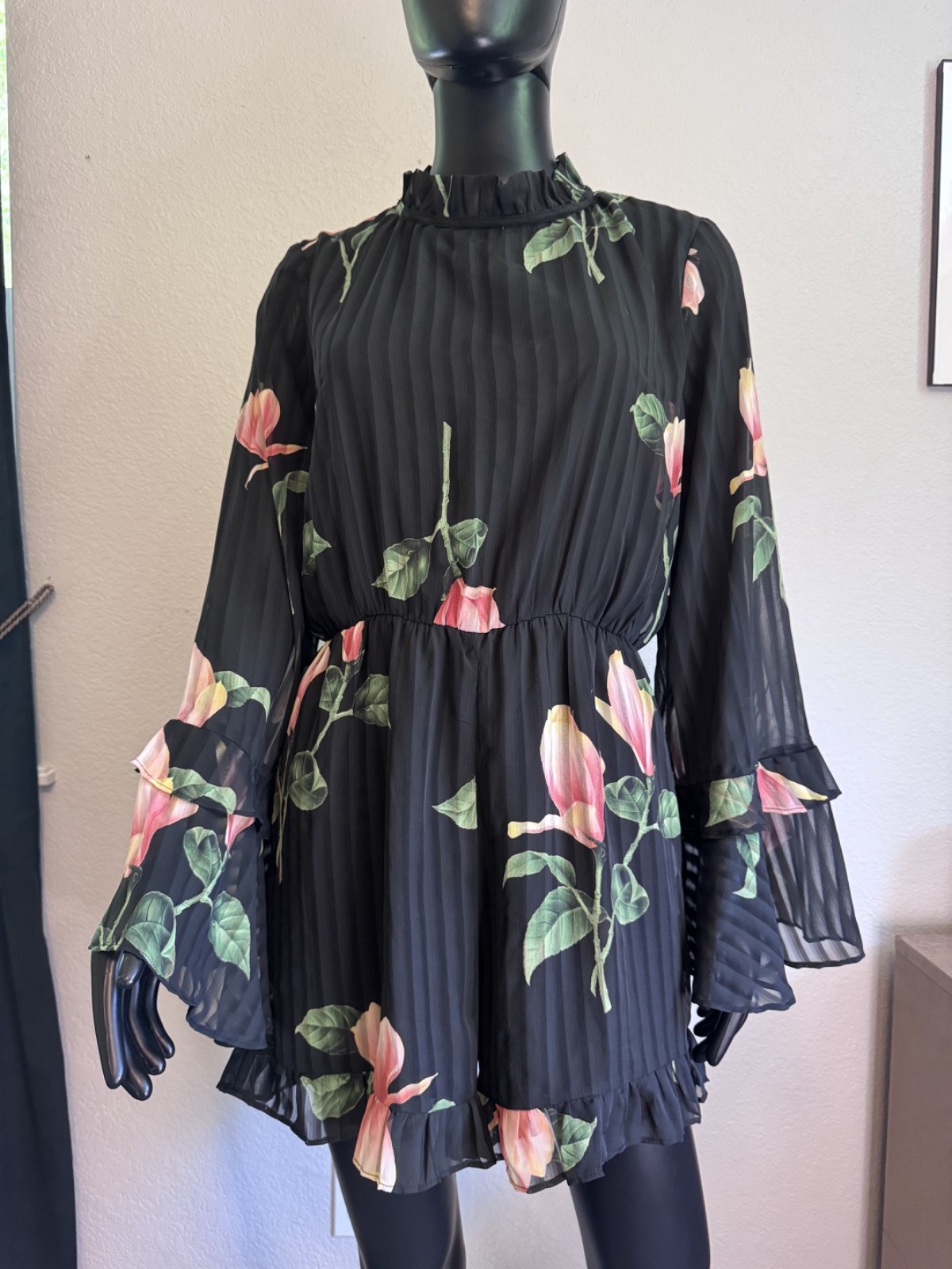 Lulus Women's Black Floral Shorts Romper Long Bell Sleeves Size M