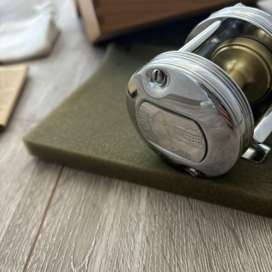 ABU GARCIA AMBASSADEUR 3500 CA lIMITED WITH SKIDS RARE MODEL ABU GARCIA AMBASSADEUR 3500 CA lIMITED WITH SKIDS RARE MODEL