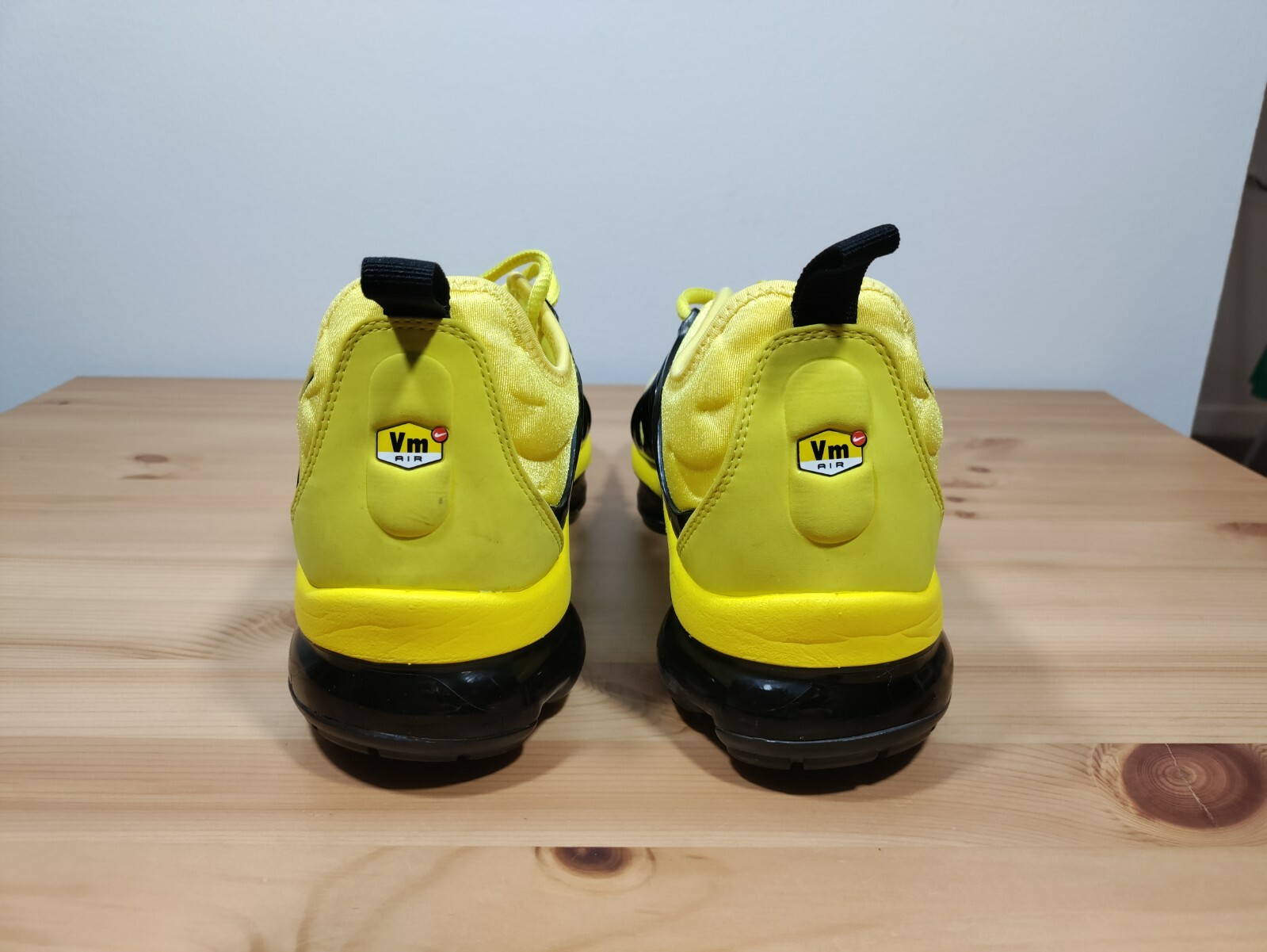 nike vapormax black and yellow