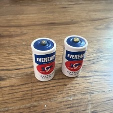 2 Vintage EVEREADY C Batteries 935   DEAD    GREAT Graphics Black Cat