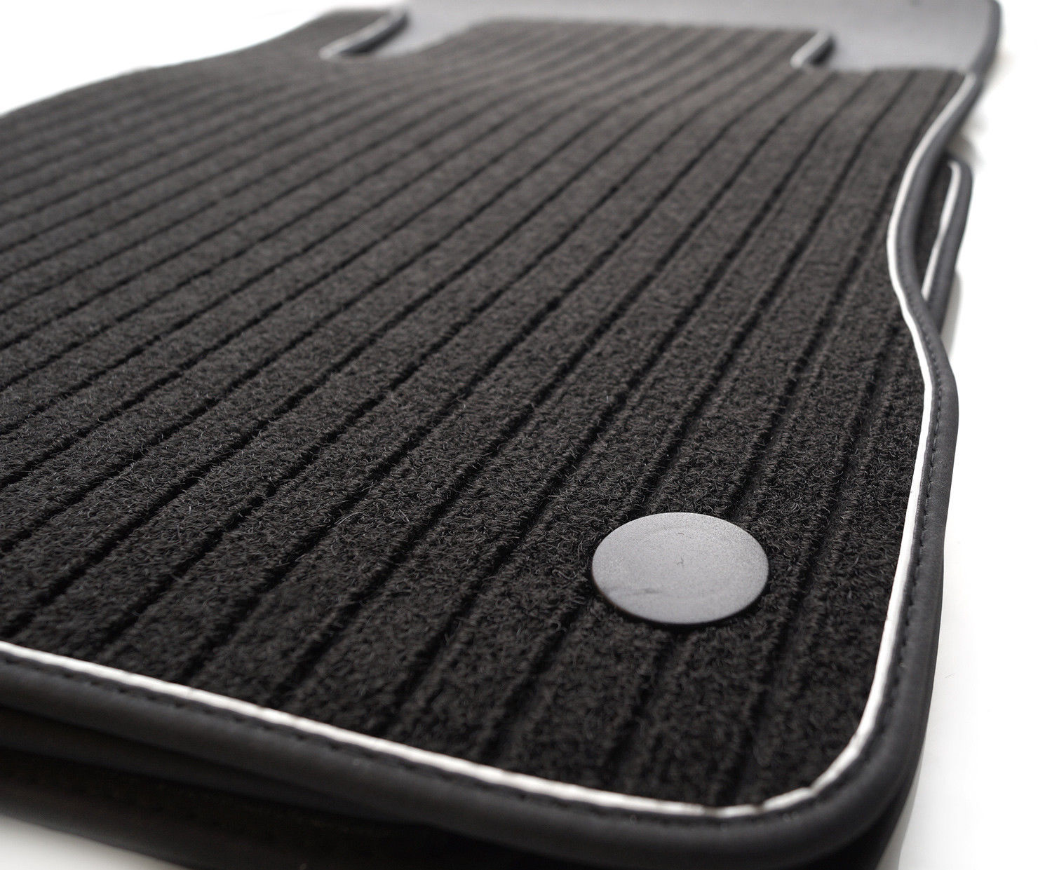 Tapis de sol Mercedes CLA C117 finition LUXE en moquette dense noire 2400g/m²