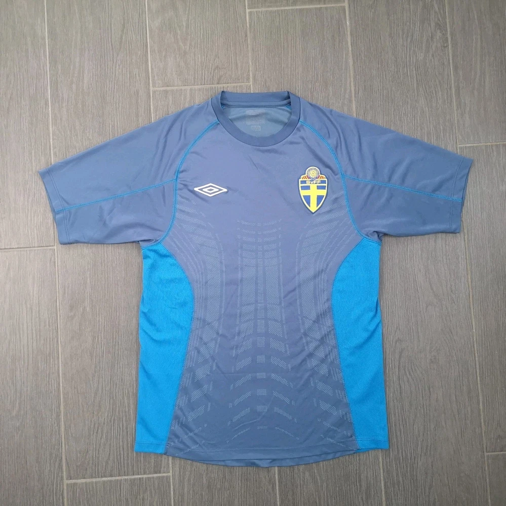 Vintage Retro WM 2010 Schweden Nationalmanschaft Trikot Größe: S Fußball Umbro