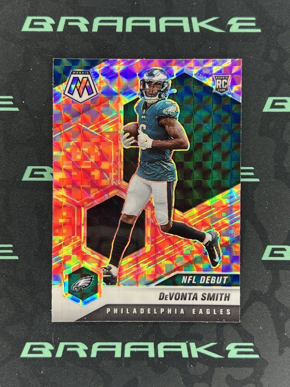 2021 Panini Mosaic DeVonta Smith RC #246 NFL Debut Camo Pink Eagles