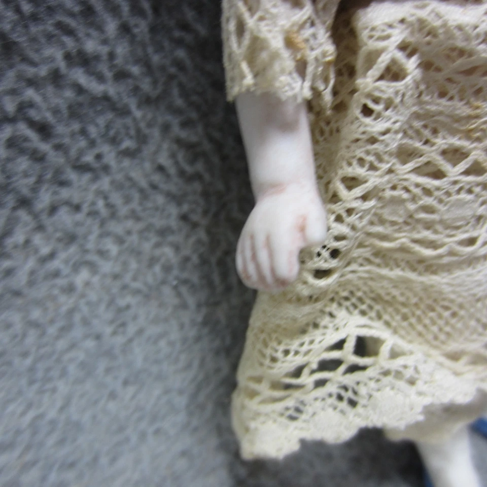 De colección Todo Bisque Mignonette Muñeca Ojos de Vidrio Pestañas Pintadas Gabinete Casa de Muñecas Foto 4 de 4