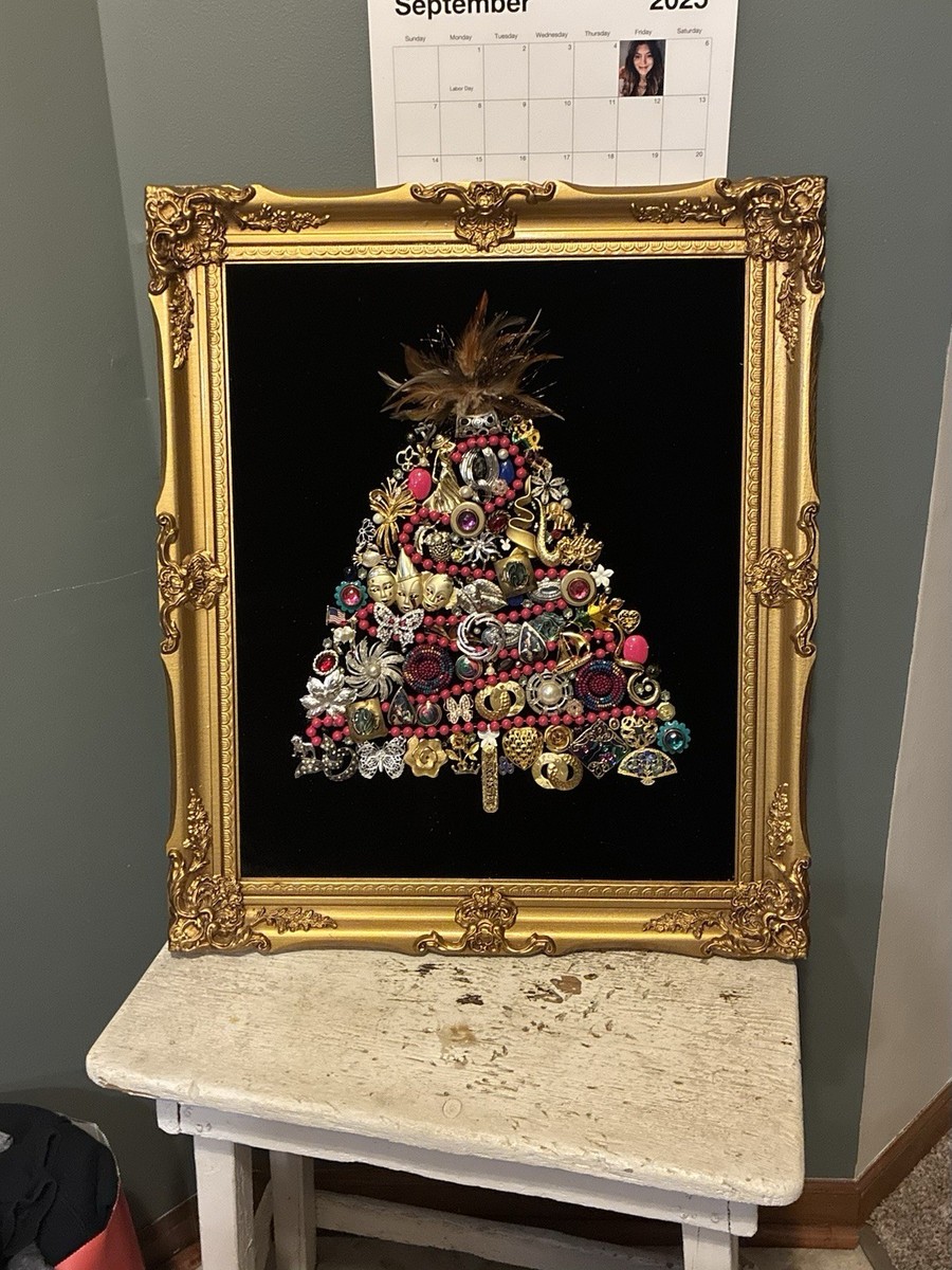 ✨ Handmade Vintage Jewelry Christmas Tree Wall Art – 22x18 Gold
