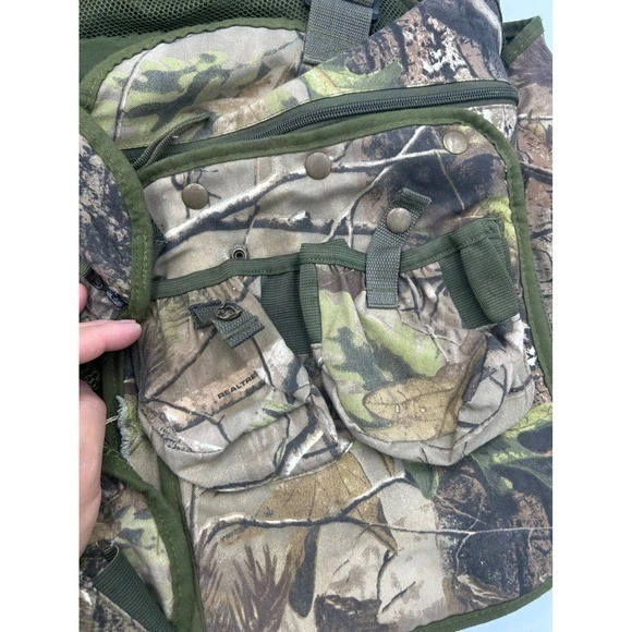 Primos Hunting Vest Realtree Camo Hunting Vest with Seat and Storage Size M-L - Image 3 of 4