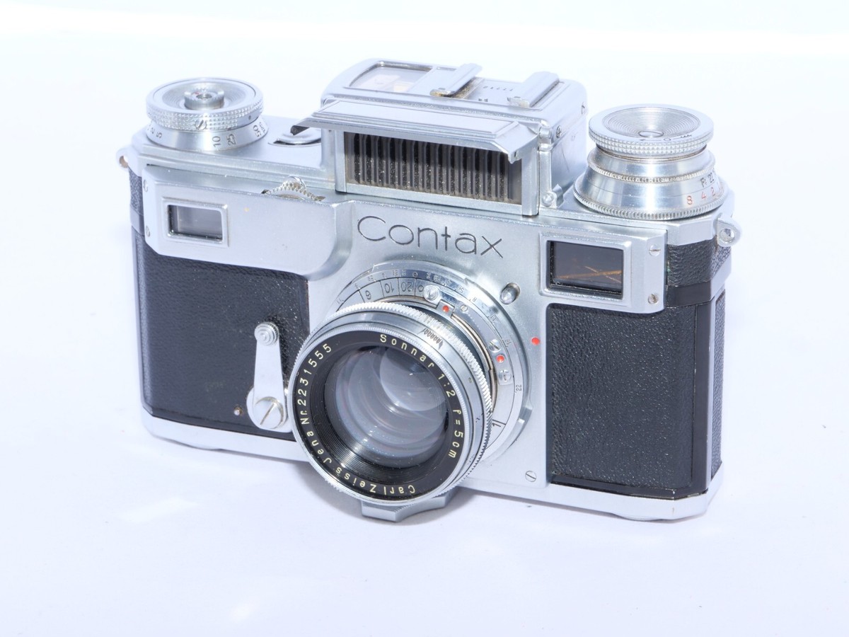 Vintage Contax III 35mm Rangefinder camera. Zeiss Sonnar 5cm Vintage Contax III 35mm Rangefinder camera. Zeiss Sonnar 5cm