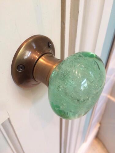 BEAUTIFUL PAIR OF LARGE BUBBLE GLASS ANTIQUE BRONZE MORTICE DOOR KNOBS HANDLES - Picture 5 of 7