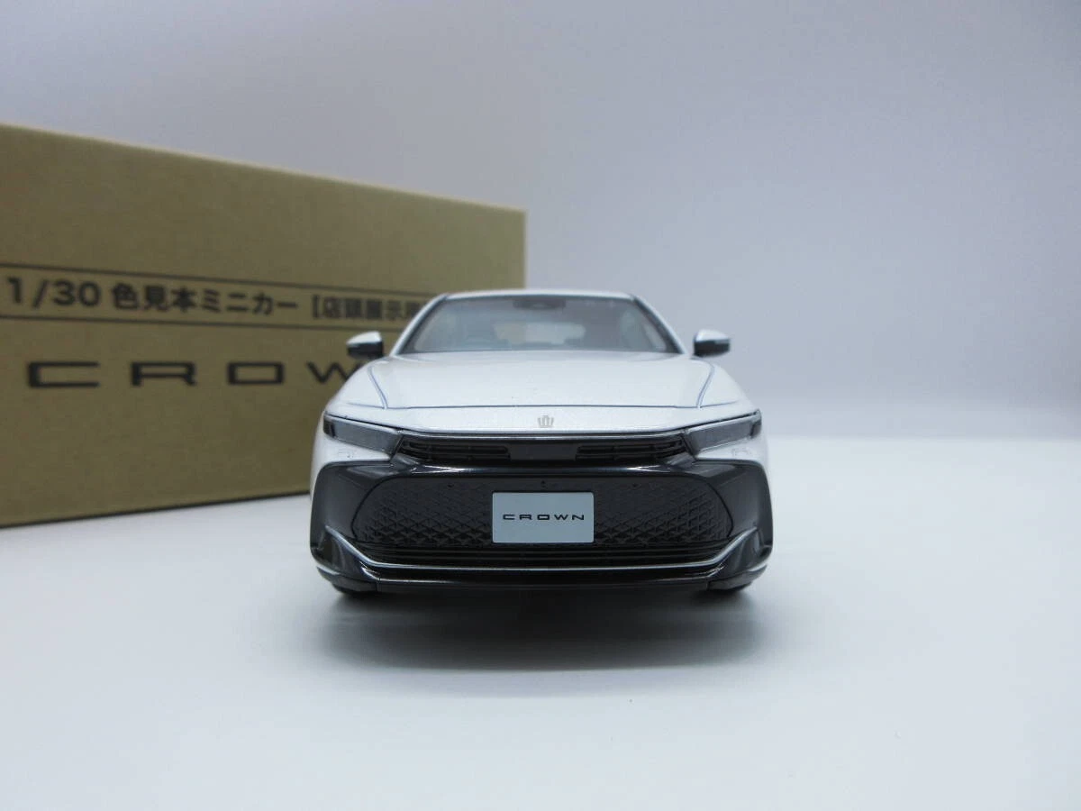 Toyota Crown Crossover Precious White Pearl Color Sample Diecast 1