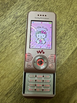 Sony Ericsson W580i Hello Kitty édition spéciale Ultra RARE Sony Ericsson W580i Hello Kitty édition spéciale Ultra RARE