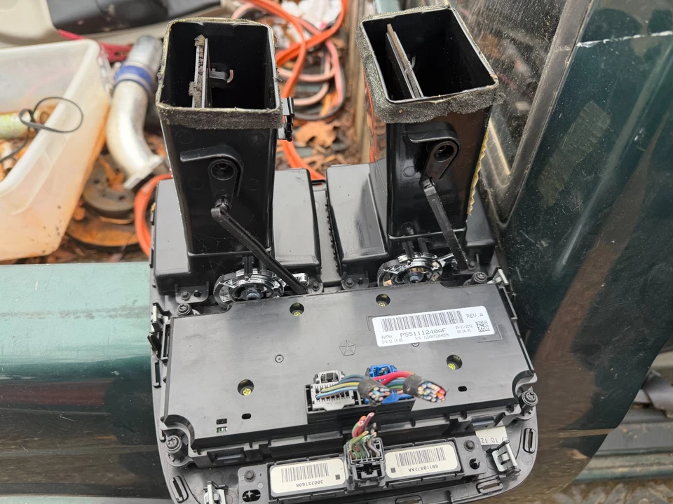 11-20 DODGE CARAVAN FRONT HEATER AC A/C CONTROL UNIT W/ 3 ZONE CONTROLS w/ VENTS - Image 2 of 3