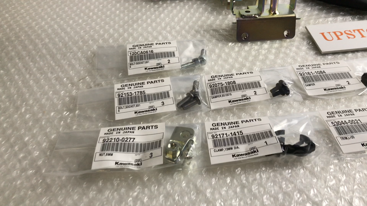 ハワイ Kawasaki GENUINE OEM Ninja ZX-6R Pearl Crystal White Seat Cowl