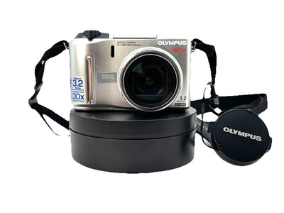Olympus Camera C-740 3.2 Camera  w/ Cords