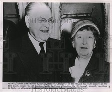1951 Press Photo U.S. Delegate Warren Austin & Wife Aboard S.S. America