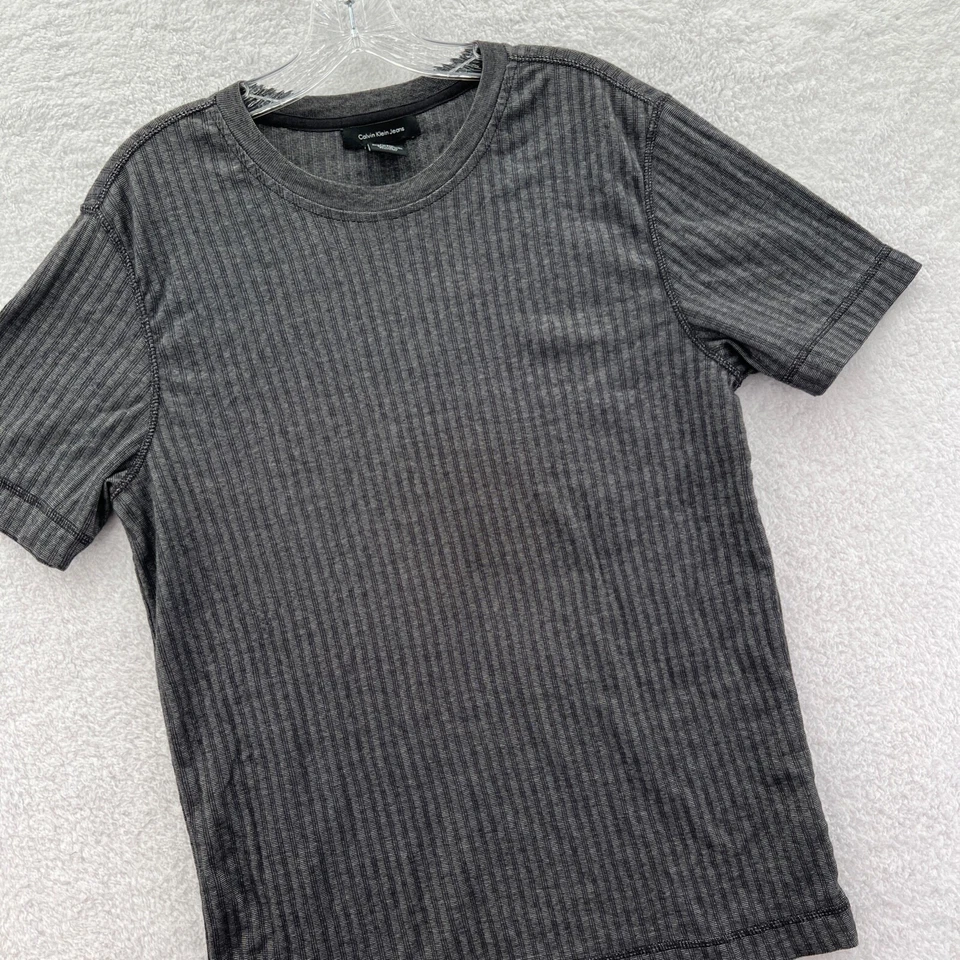 Рубашка мужская Calvin Klein средняя серая с коротким рукавом хлопковая в полоску вырез лодочкой топ - Изображение 3 из 4