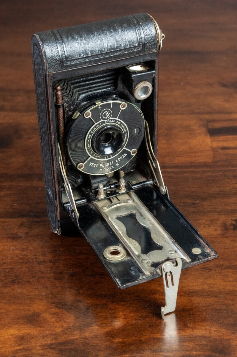 フィルムカメラ KODAK VEST POCKET KODAK G03-0212-284-1v Vest Pocket Kodak | New Zealand Geographic