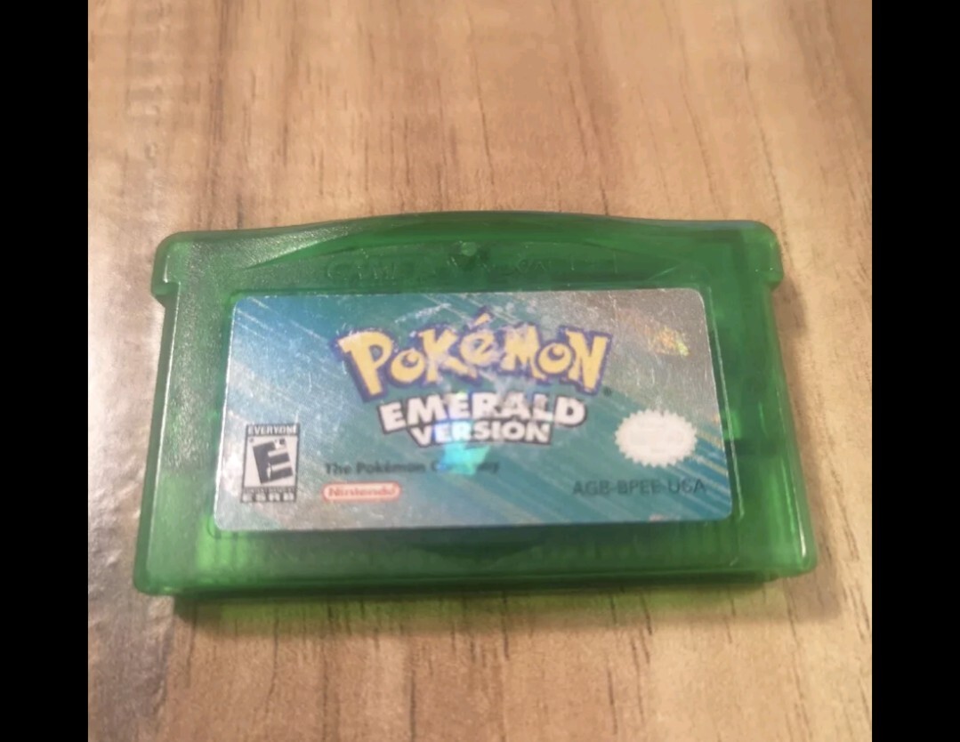 Pokemon Emerald Version (Nintendo Game Boy Advance, 2005
