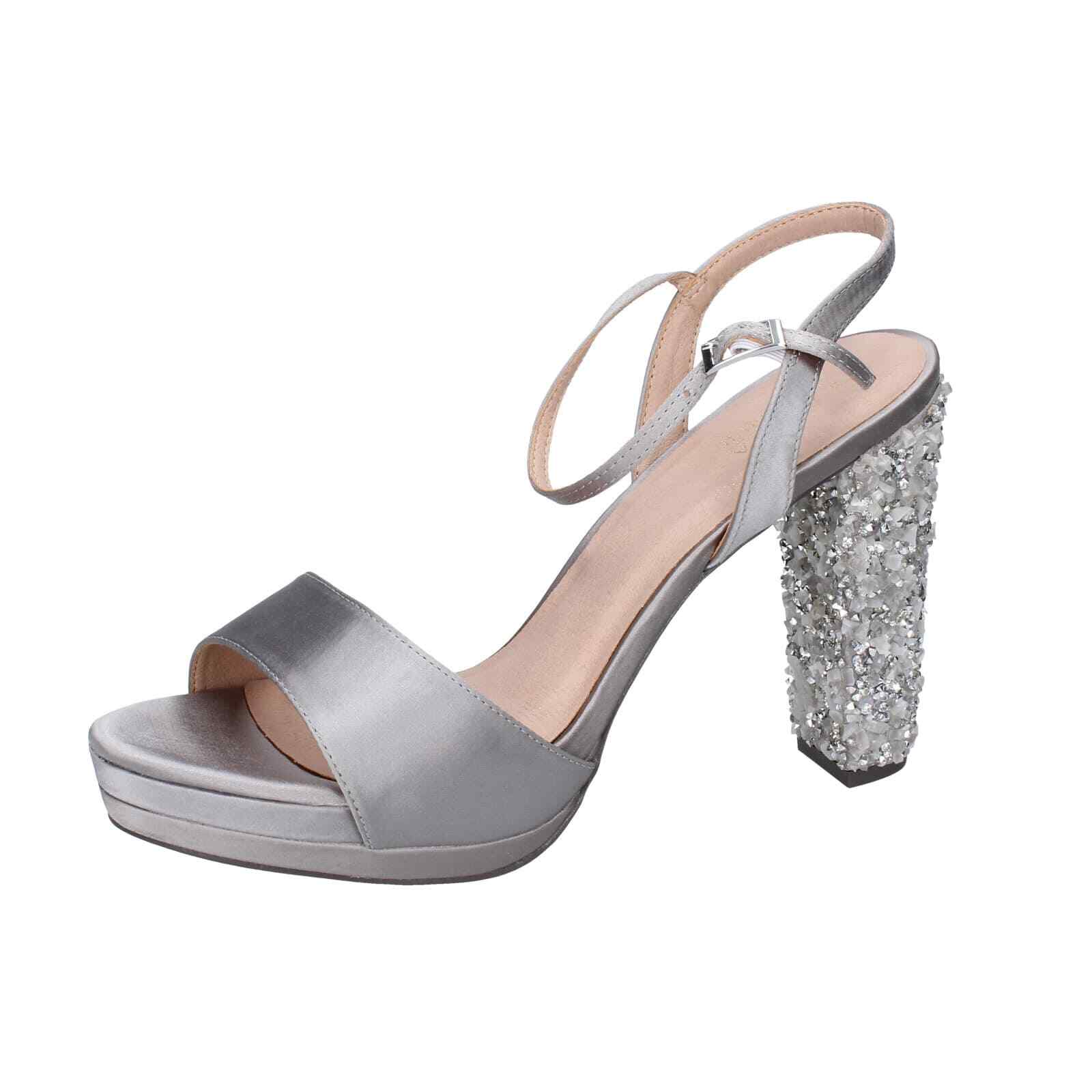 Женская обувь босоножки MENBUR 7 (EU 37) серый атлас с серебряными камнями BC400-37