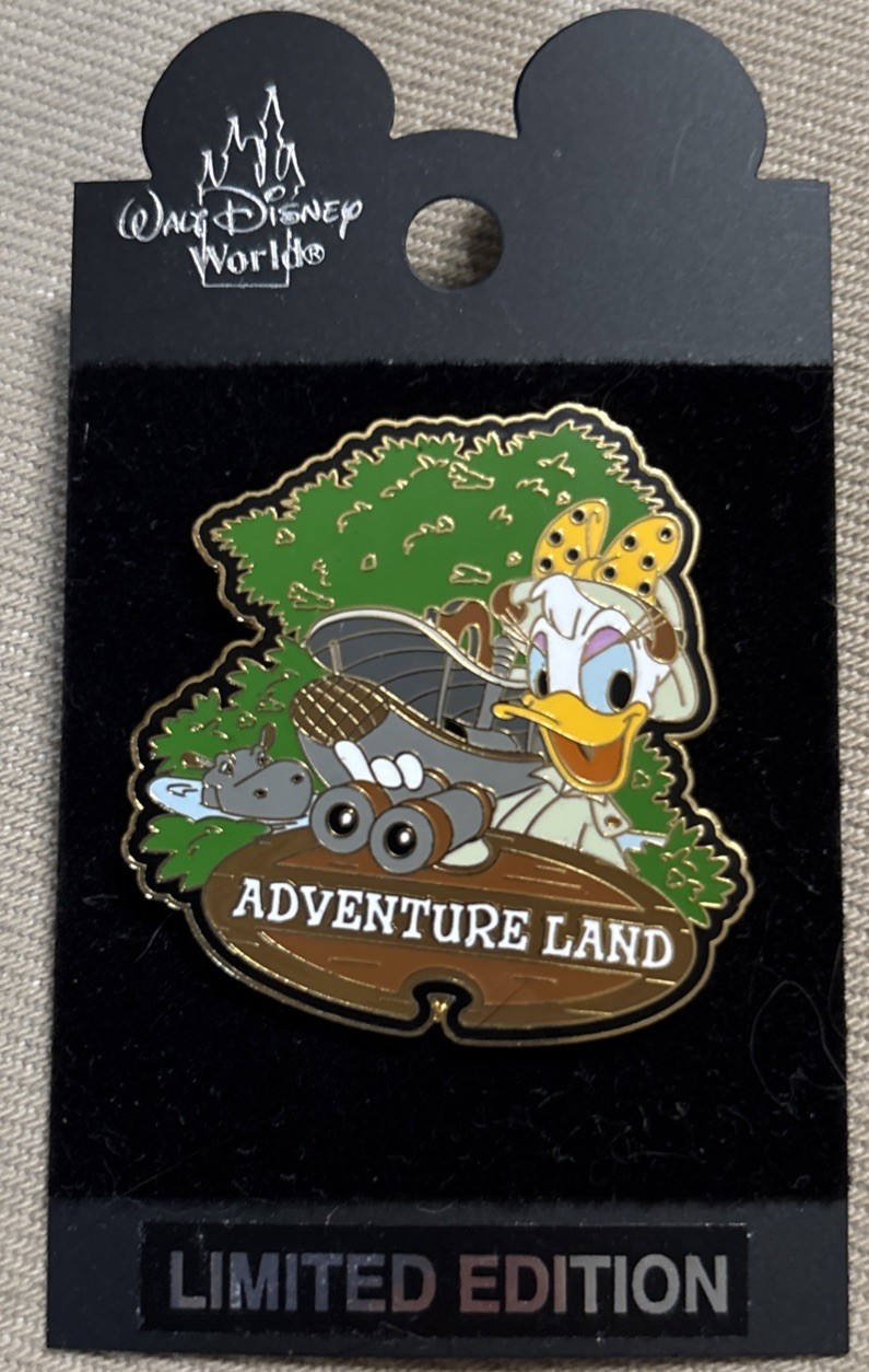 Disney World Adventure Land Daisy Duck Limited Edition on Card pin
