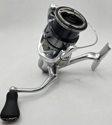 Shimano 23 Stradic 2500SHG Finesse Spinnrolle Shallow Spool Excellent