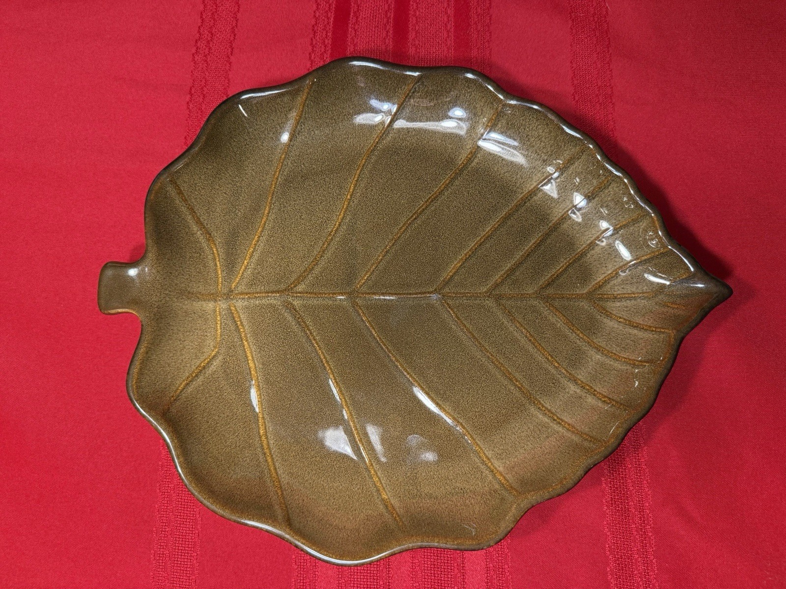 Pfaltzgraff Everyday Rustic Leaves Leaf Shaped Platter