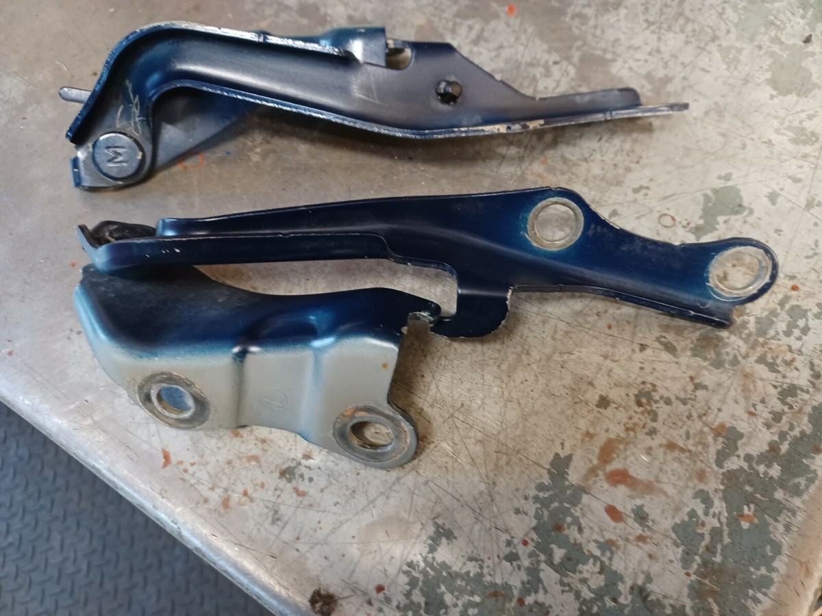 HOOD HINGES RIGHT AND LEFT SIDES PAIR for 00 01 02 03 04 05