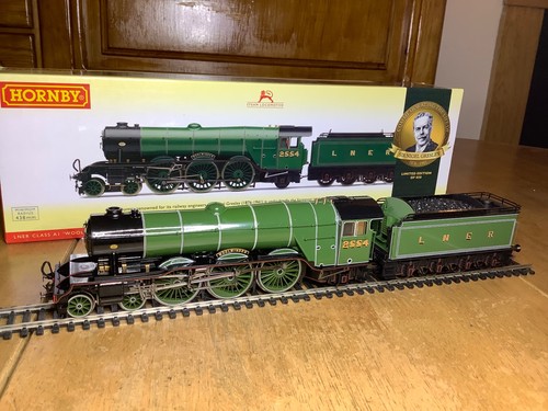 Bobinadora de lana Hornby Gresley Collection R3439 LNER verde brillante 4-6-2 clase A1 2554 | Zustand: New