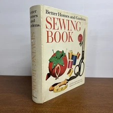 1970's Better Homes & Gardens Sewing Book,Hardcover Binder Style, Sewing Manual