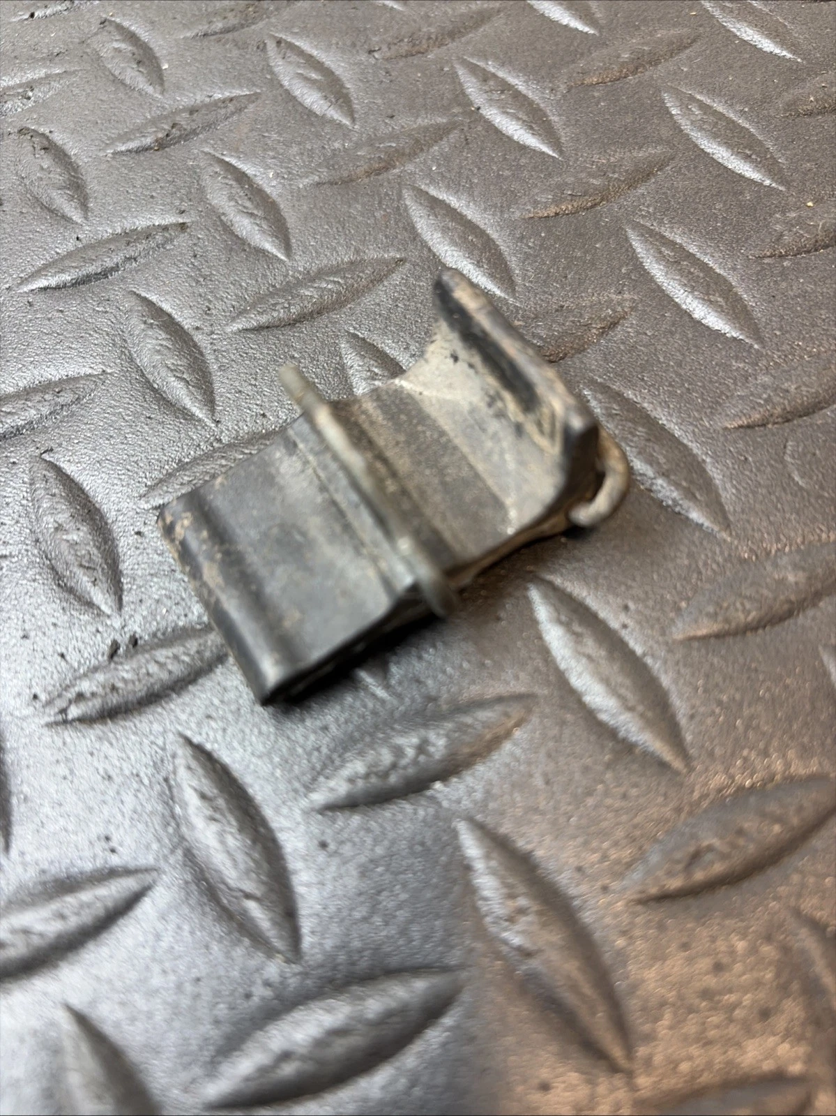 1991-2020 98 Yamaha YZ125 YZ250 YZ 125 OEM RUBBER GAS TANK STRAP 3SP-24173-00-00