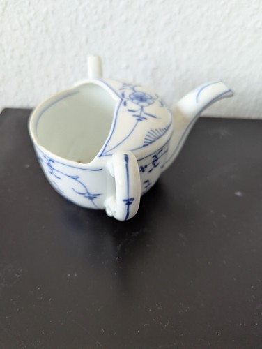 Schnabel-Sauciere Weiß-blaues Porzellan Mit Blumendekor Von Tettau mit Mängel - Bild 2 von 7