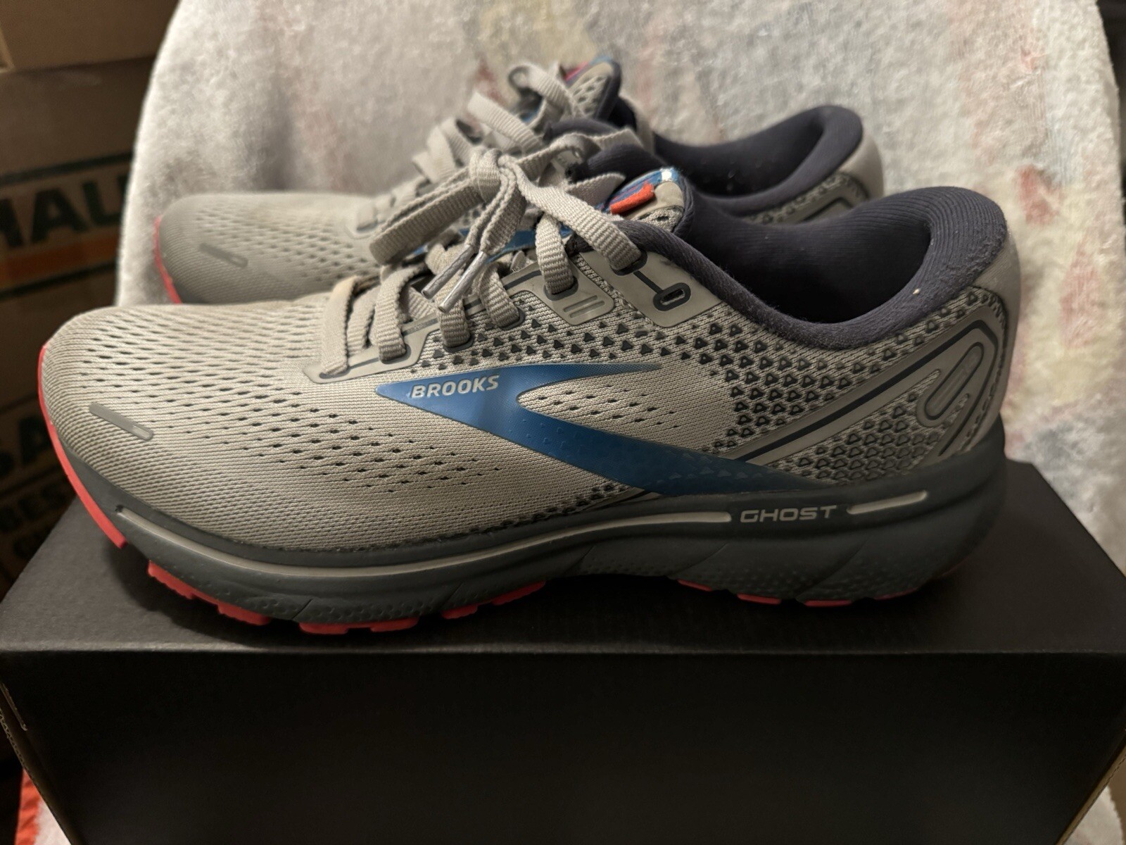 Size 9 - Brooks Ghost 14 - image 2