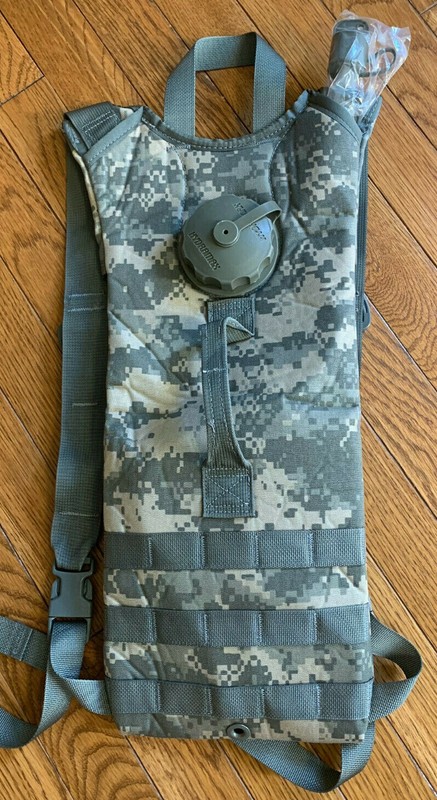 US Army Camoflaudge Hydration Hiking Water Carrier 