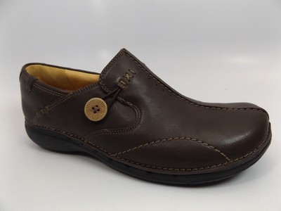 clarks un loop brown