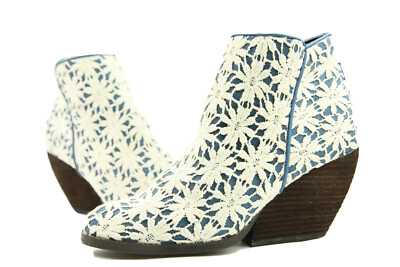 Very Volatile Womens Blue White Crocheted Flower Wedge Booties Boots SZ 9 Fairy