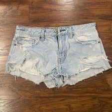 Abercrombie  Fitch Low Rise Distressed Light Wash Denim Cut Off Shorts 27/4