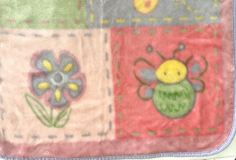 Baby Boom RN 90347 Menina Pelúcia Macia Borboleta Flor Coração Abelha Cobertor Antigo Perfeito Estado - Imagem 4 de 4