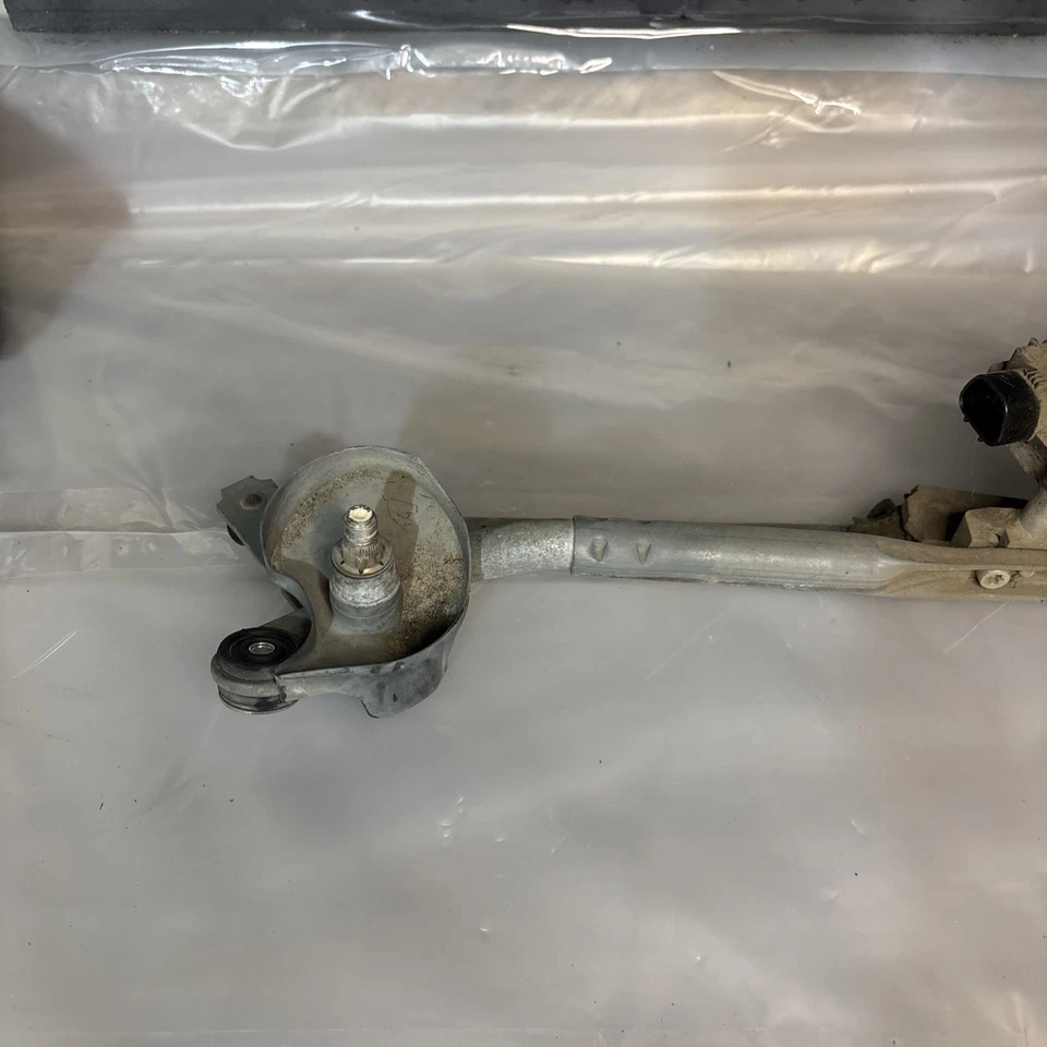 2006-2013 Lexus Is250 Front Windshield Wiper Motor & Linkage 85150-53080 - Image 2 of 4