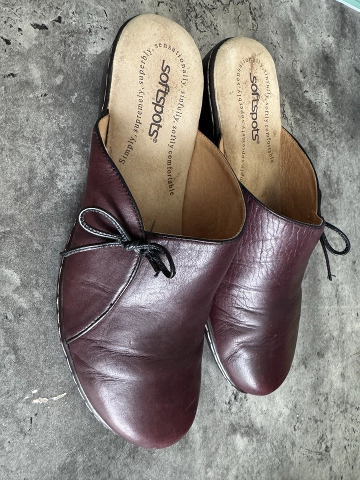 Zueco de cuero para mujer Softspots 8,5 W borgoña sin cordones cómodo acolchado Foto 4 de 4
