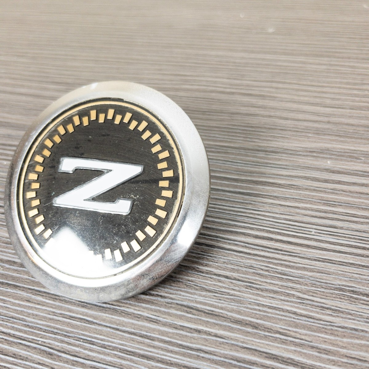 1984-1989 Nissan 300ZX Z31 FRONT BUMPER EMBLEM BADGE Z LOGO SIGN